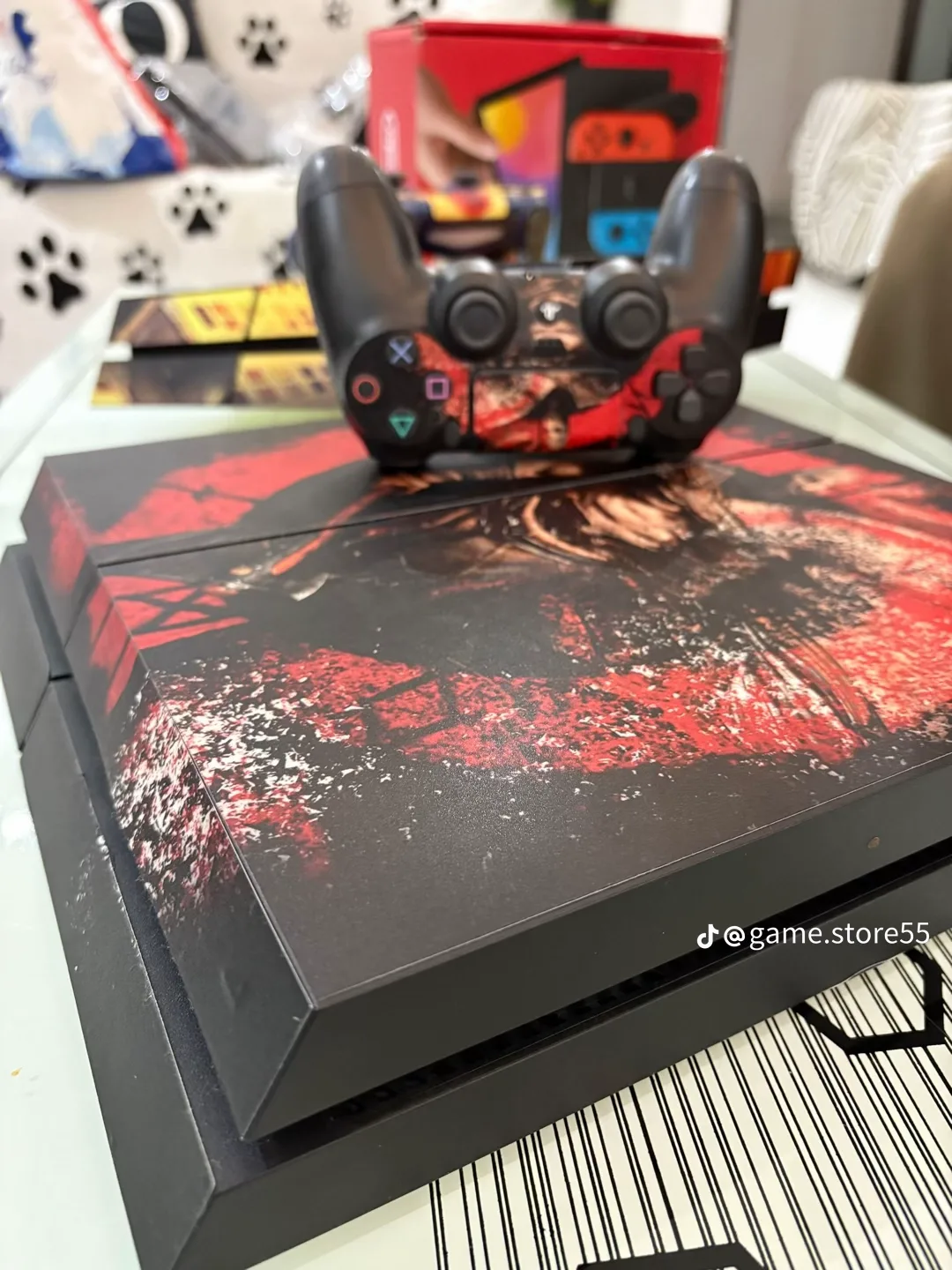 ps4 fat with one follow come pad