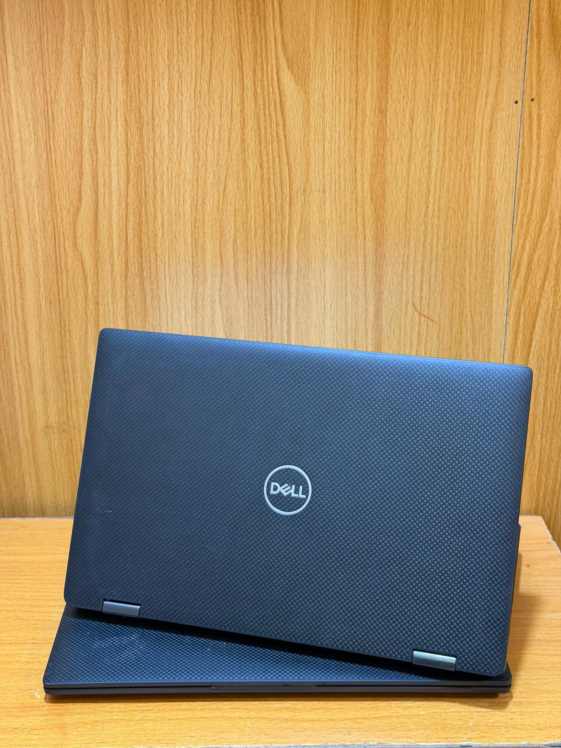 DELL LATITUDE 7420 2-in-1 Convertible.