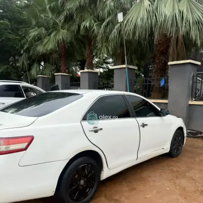 Neat Toyota Camry Xle 08 V6 White Clean Petrol 2008 — Serious Buyers