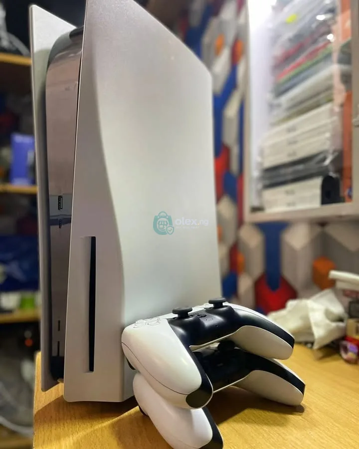 Neat PS5 Classic With 2 Pads Plus FC26 in Great Condition