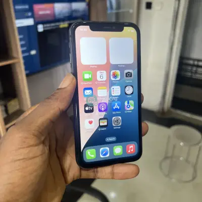 iPhone 11 64GB 4GB 3110 Ios Dual 12MP Nanosim Esim — Clean & Sharp