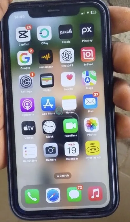 iPhone XR 64GB 74 battery health 