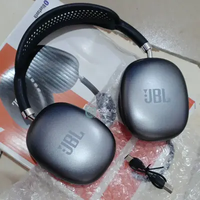 JBL Super Bass Wireless on ear Headphone