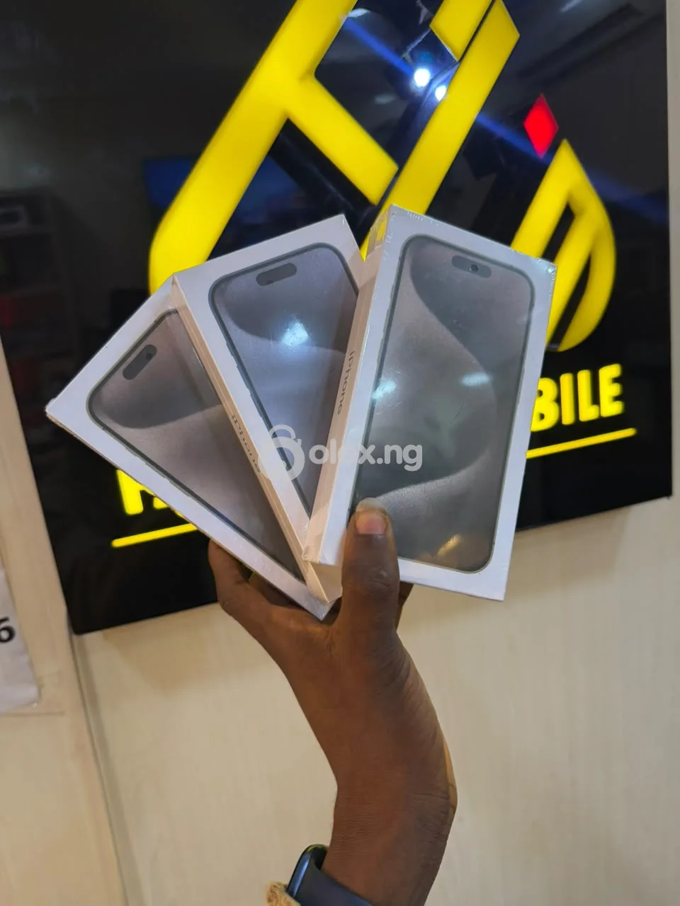 Seald I phone 15 pro max. 256gb at banex plaza wuse 2 Abuja home of GADGETS 