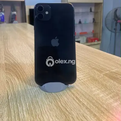 London use iPhone 11 64gb very clean