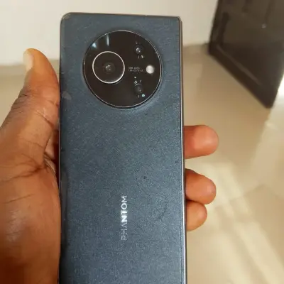 Tecno Phantom V Fold.