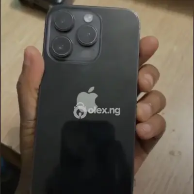14 Pro 256GB Black — Clean & Sharp