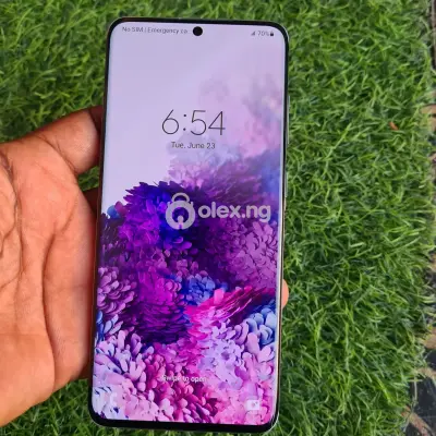 Neat Samsung S20 Phone in Great Condition