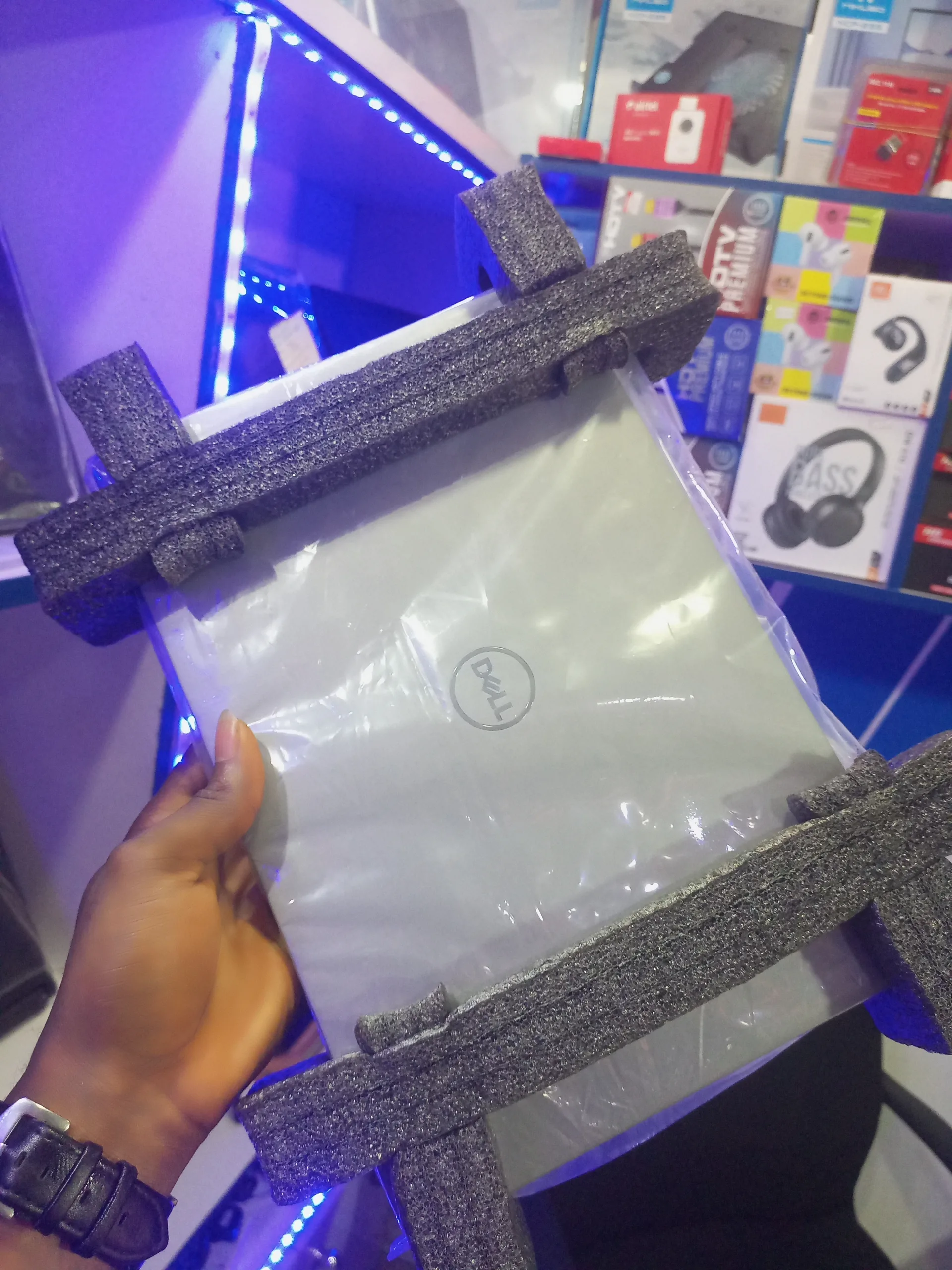 Opon box just like brand New/Dell  Latitude5310