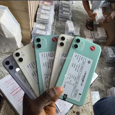 iPhone 11 64GB GREY