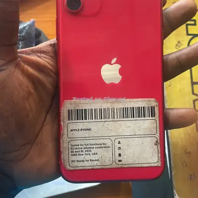 iPhone 11 64 GB Red
