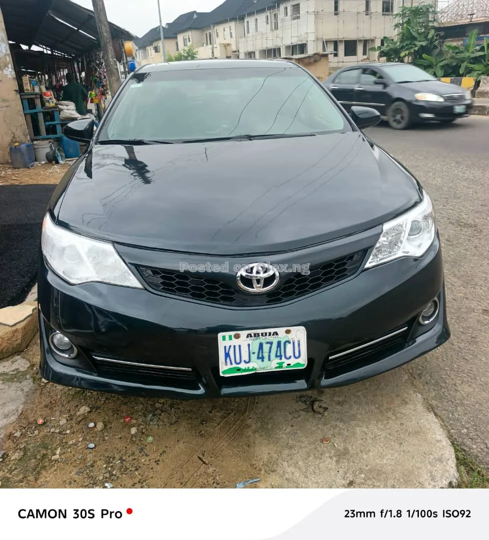 Toyota Camry SE 2012