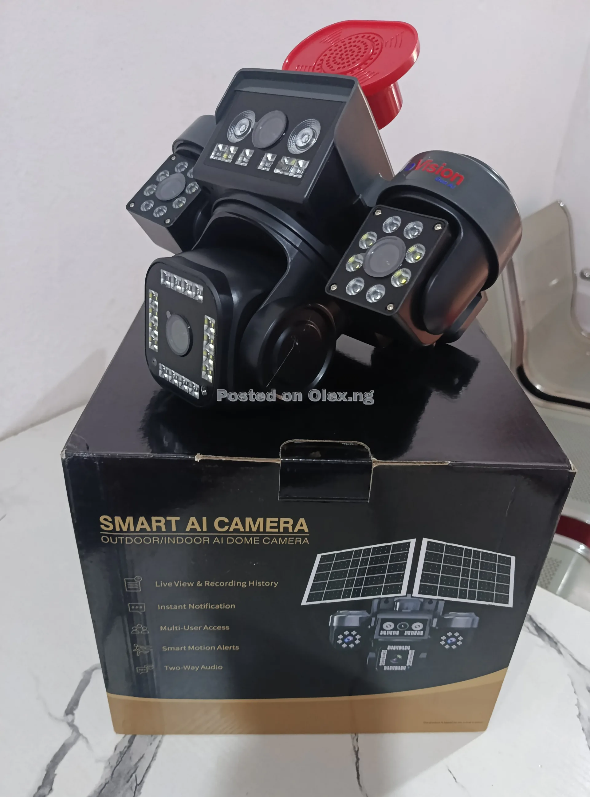 Hieasy 4lens security camera with 2 solar panels 