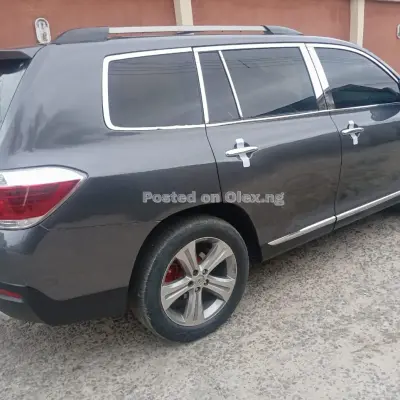 Sharp 2009 Toyota Highlander upgraded to 2013 in good condition price 12.5m pH deal 