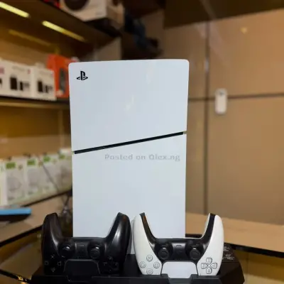 *Digital edition ps5 slim with 2pads 