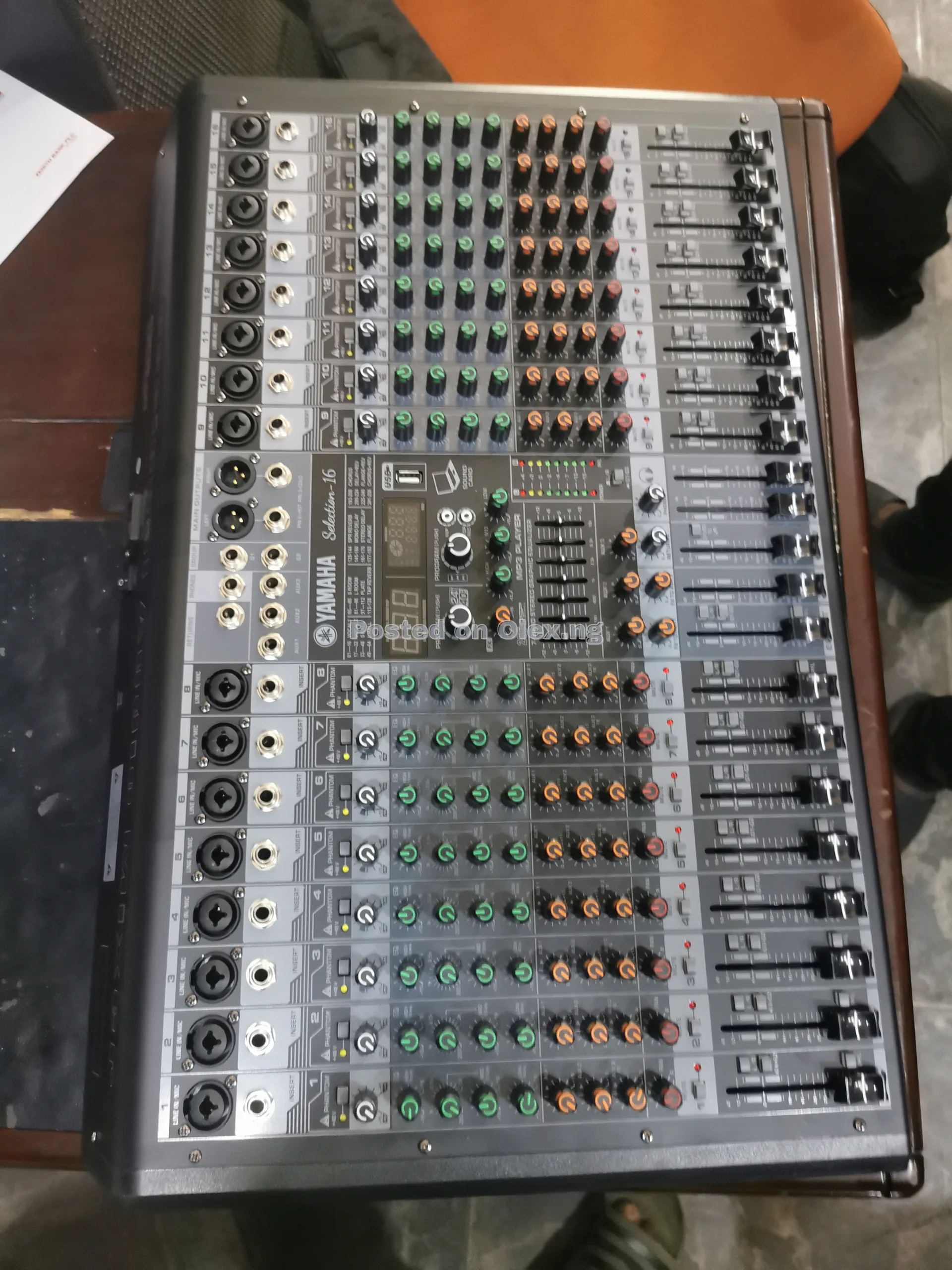 Yamaha 16 channel mixer