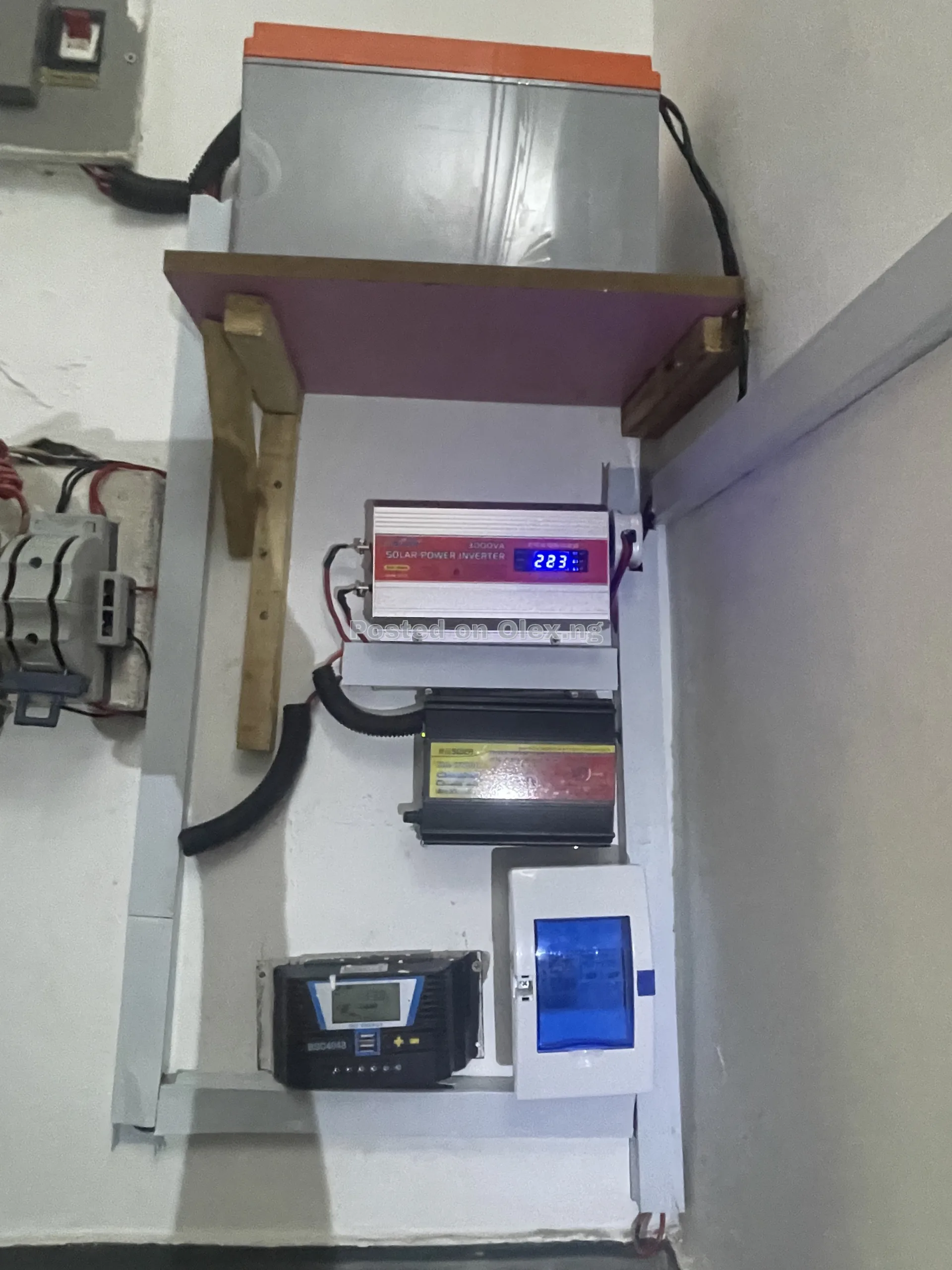 Complete 3000watts solar package for your home, 2bedrooms, self contain, offices and stores.