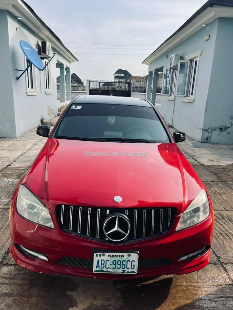 Mercedes Benz C350* *2010 model