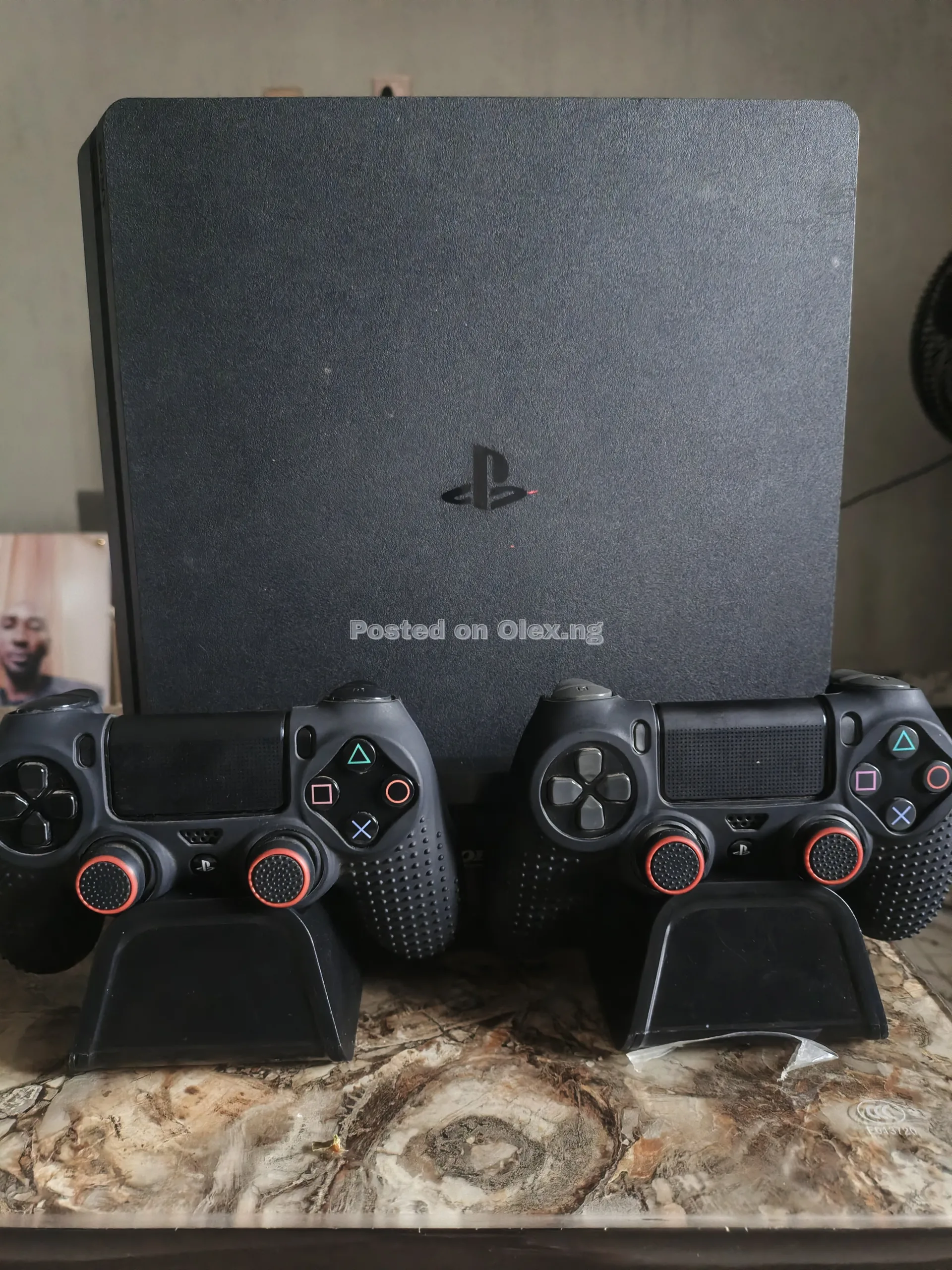Sony PlayStation 4 Slim (CUH-2215B) – 1TB