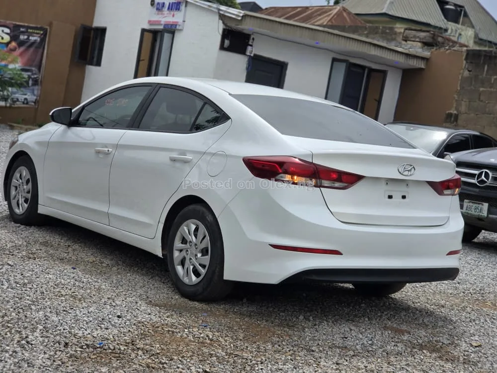 Hyundai Elantra 