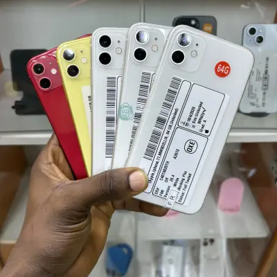 iPhone 11 64GB WHITE