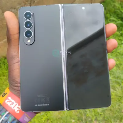 Samsung galaxy Zfold 4, neat